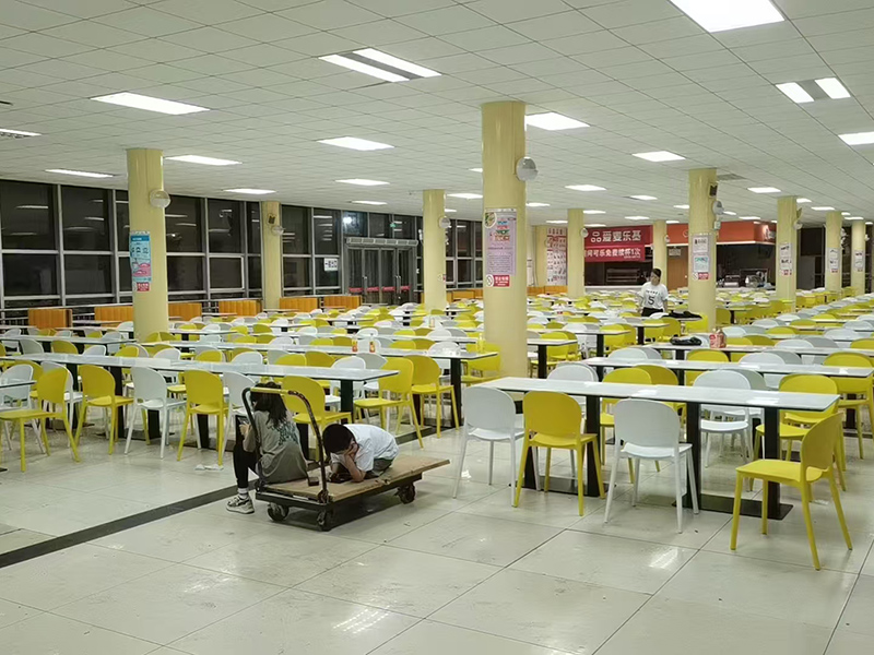 食堂桌椅